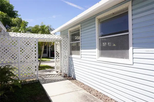 $179,900 | 2016 Lake Linda Circle, Lutz, FL 33558
