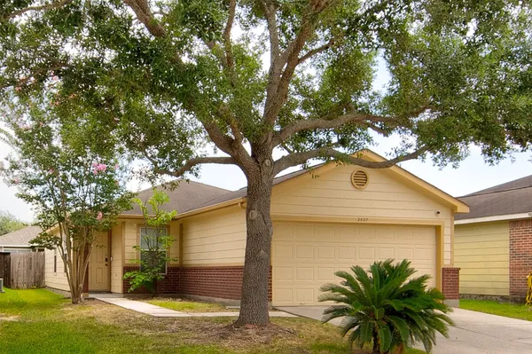 $185,000 | 2027 Wooded Oaks Drive, Humble, TX 77396