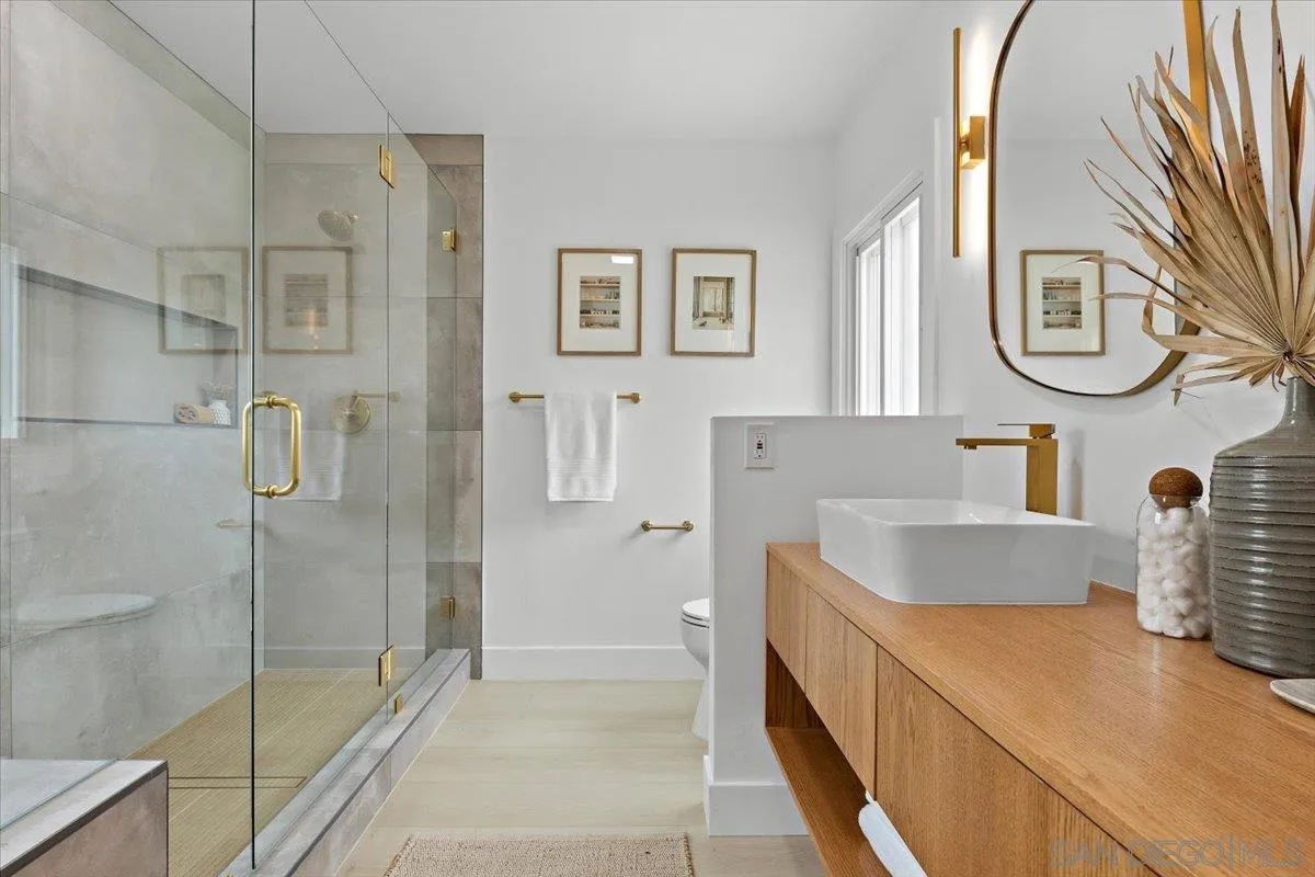 3663 Oleander Drive San Diego, CA 92106 - Photo 25 of 46 a bathroom with a tub sink and mirror