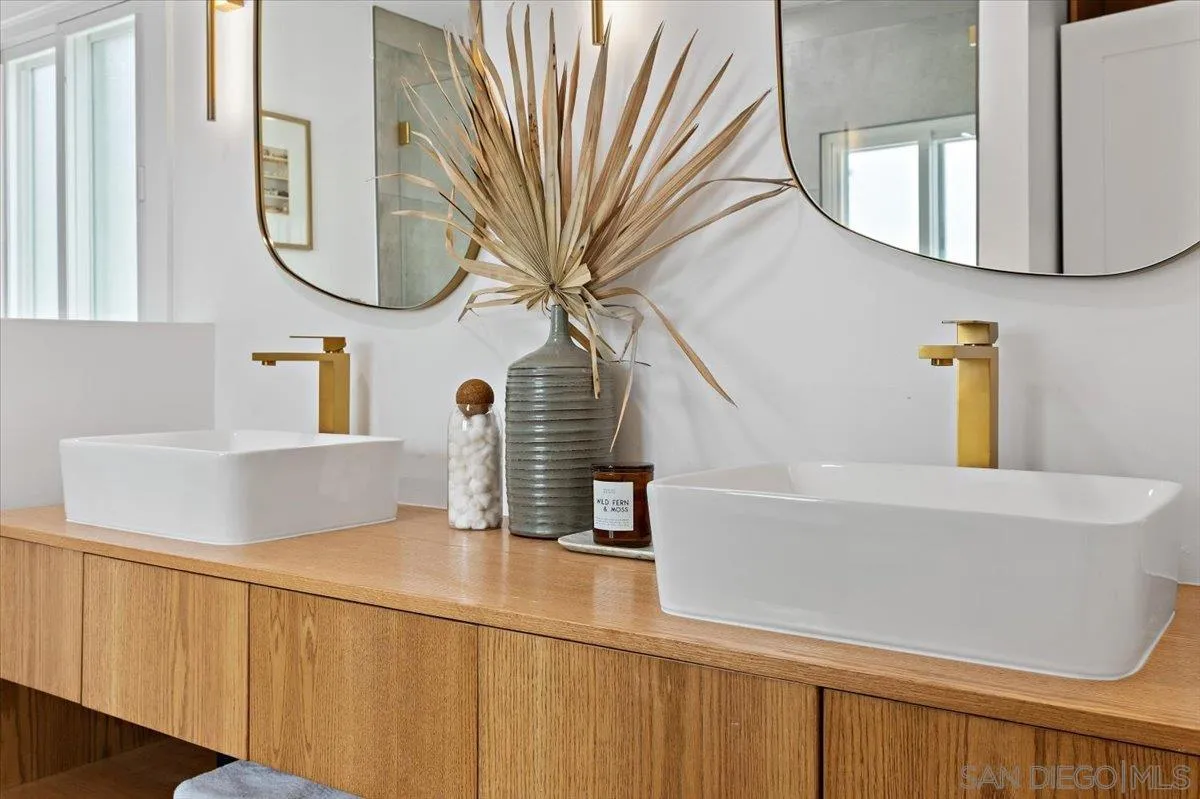 3663 Oleander Drive San Diego, CA 92106 - Photo 27 of 46 a bathroom with a sink a mirror and a bathtub