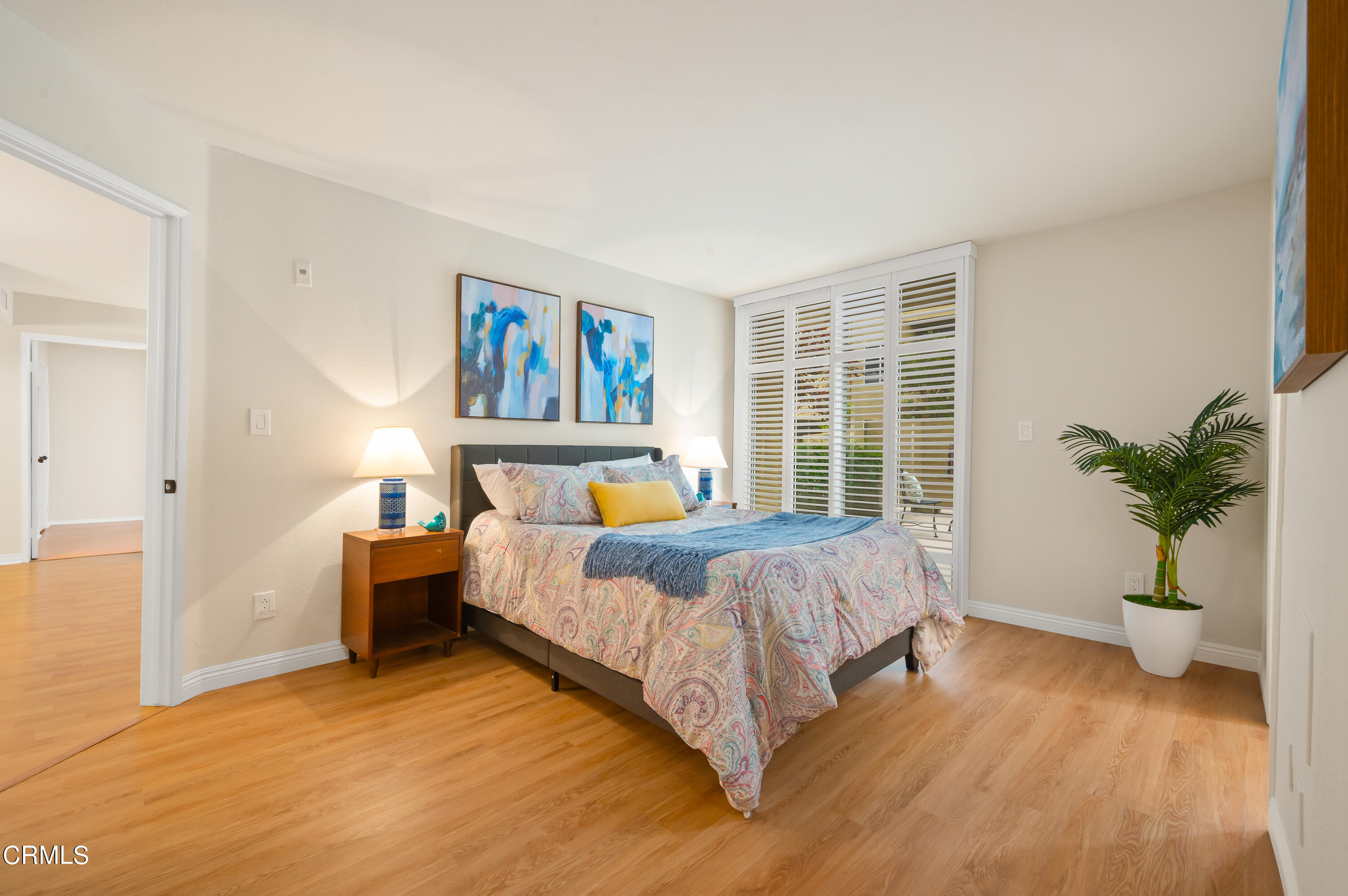 6140 Monterey Road, Unit 220 Los Angeles, CA 90042 - Photo 18 of 43 a bed sitting in a spacious bedroom next to a window