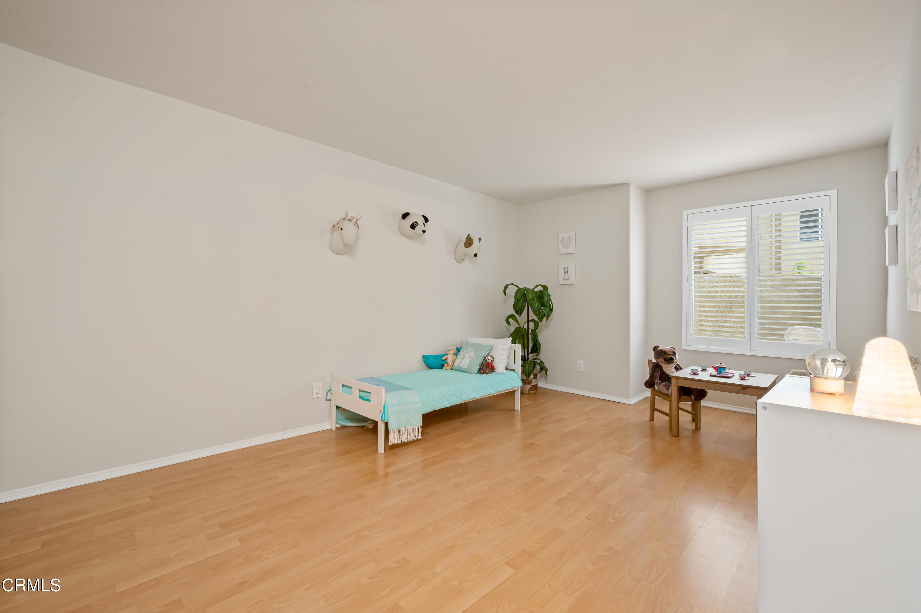 6140 Monterey Road, Unit 220 Los Angeles, CA 90042 - Photo 23 of 43 a living room with furniture and a window