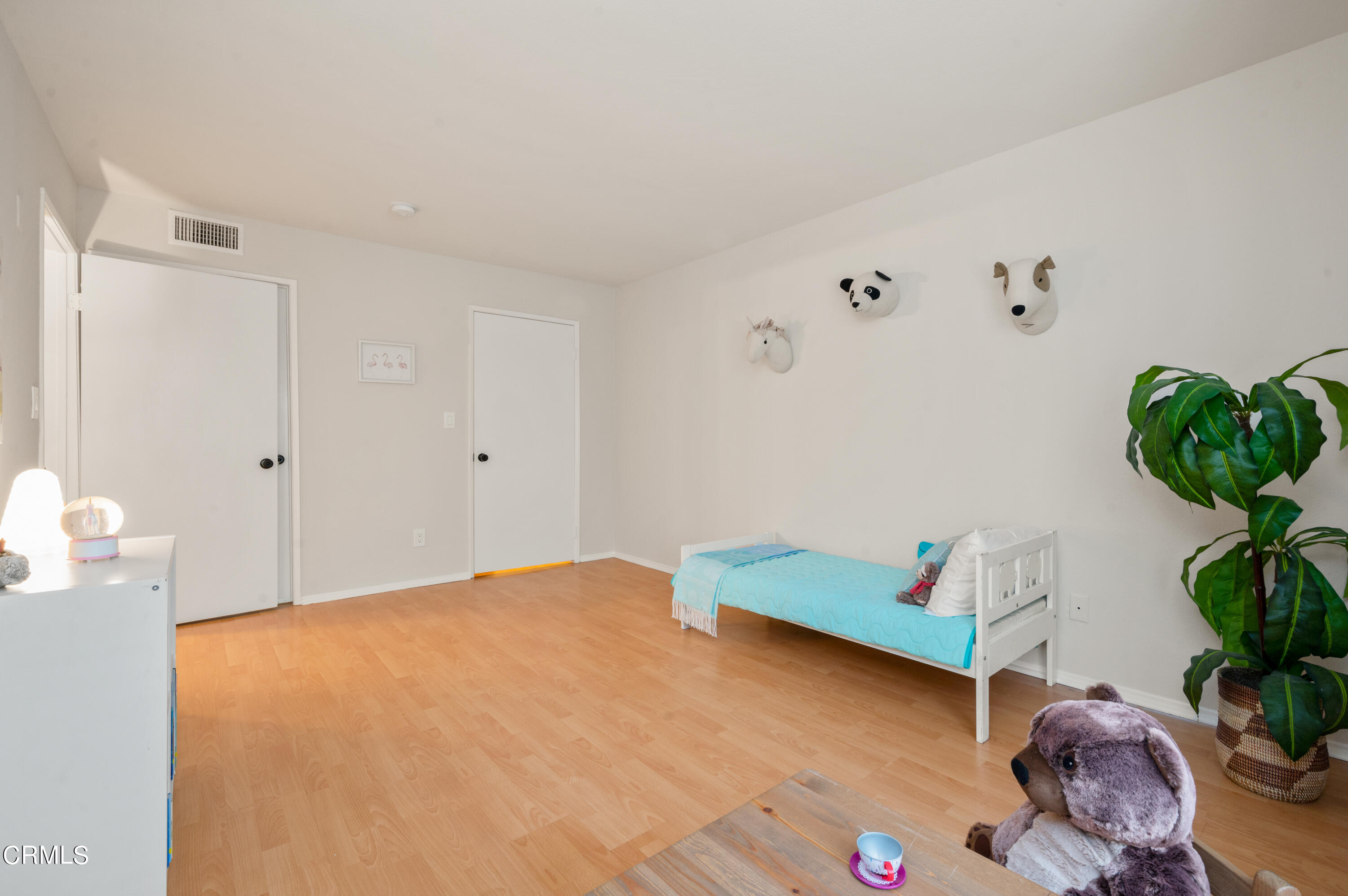6140 Monterey Road, Unit 220 Los Angeles, CA 90042 - Photo 25 of 43 a bedroom with a bed and a potted plant
