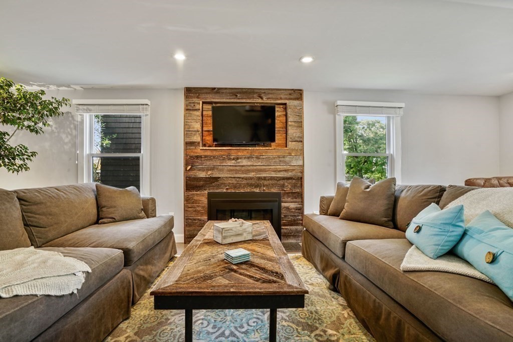 23 Glenburn Road Arlington, MA 02476 - Photo 4 of 41 Gallery Image 4