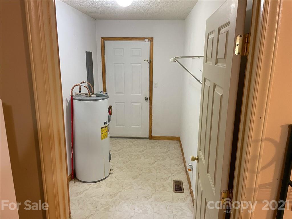 26 Oak Vw Road Whittier, NC 28789 - Photo 4 of 11 Gallery Image 4