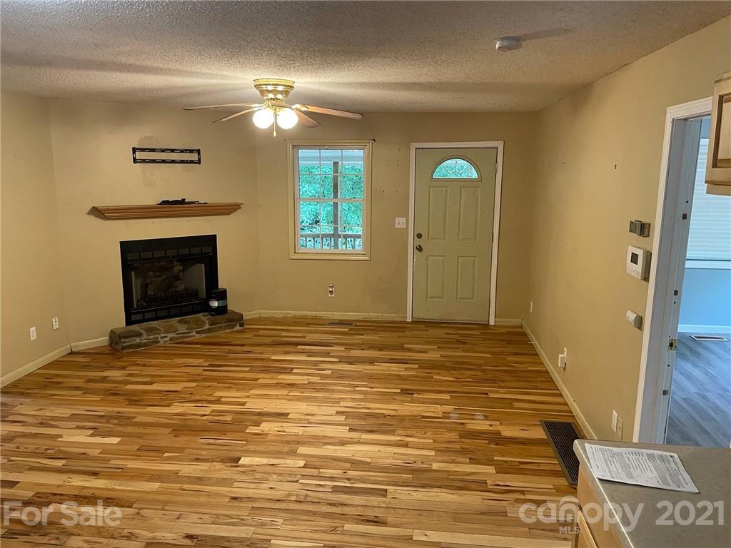 26 Oak Vw Road Whittier, NC 28789 - Photo 6 of 11 Gallery Image 6