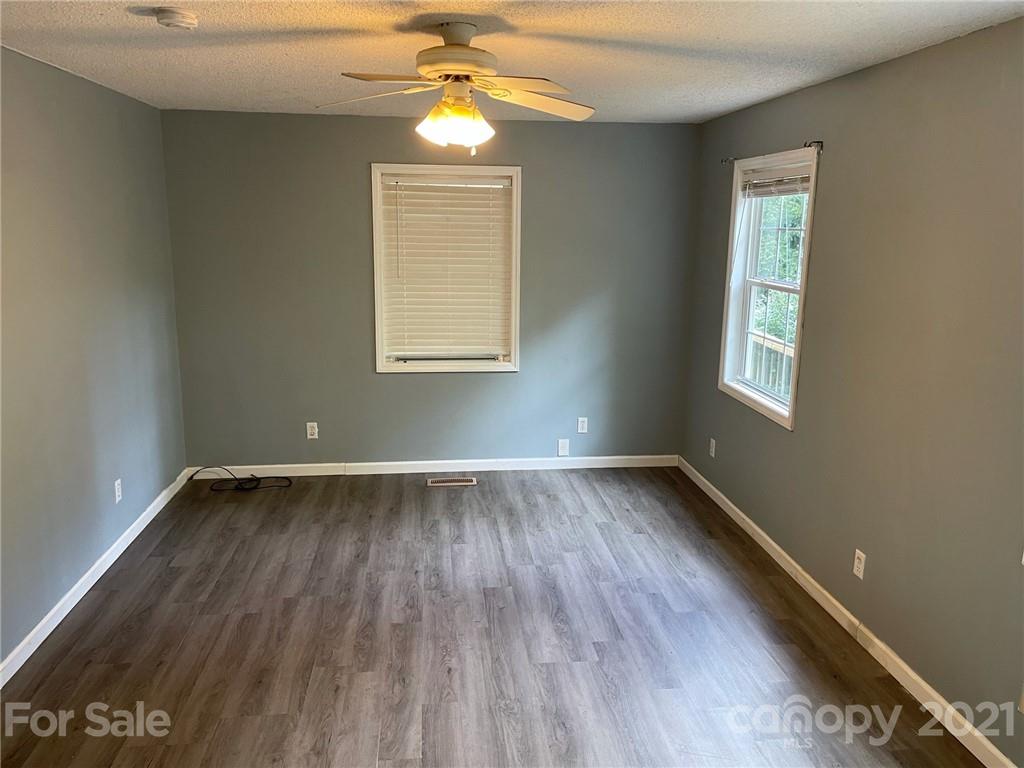 26 Oak Vw Road Whittier, NC 28789 - Photo 7 of 11 Gallery Image 7