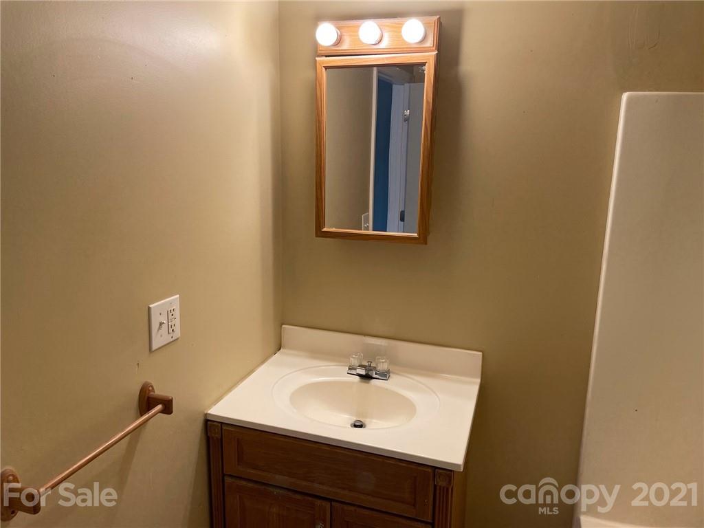 26 Oak Vw Road Whittier, NC 28789 - Photo 9 of 11 Gallery Image 9