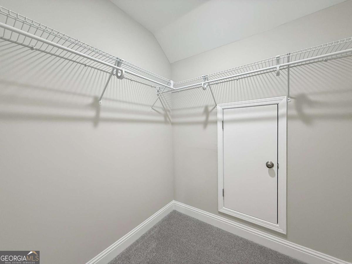 411 Madison Avenue St. Marys, GA 31558 - Photo 22 of 41 a view of an empty walk in closet