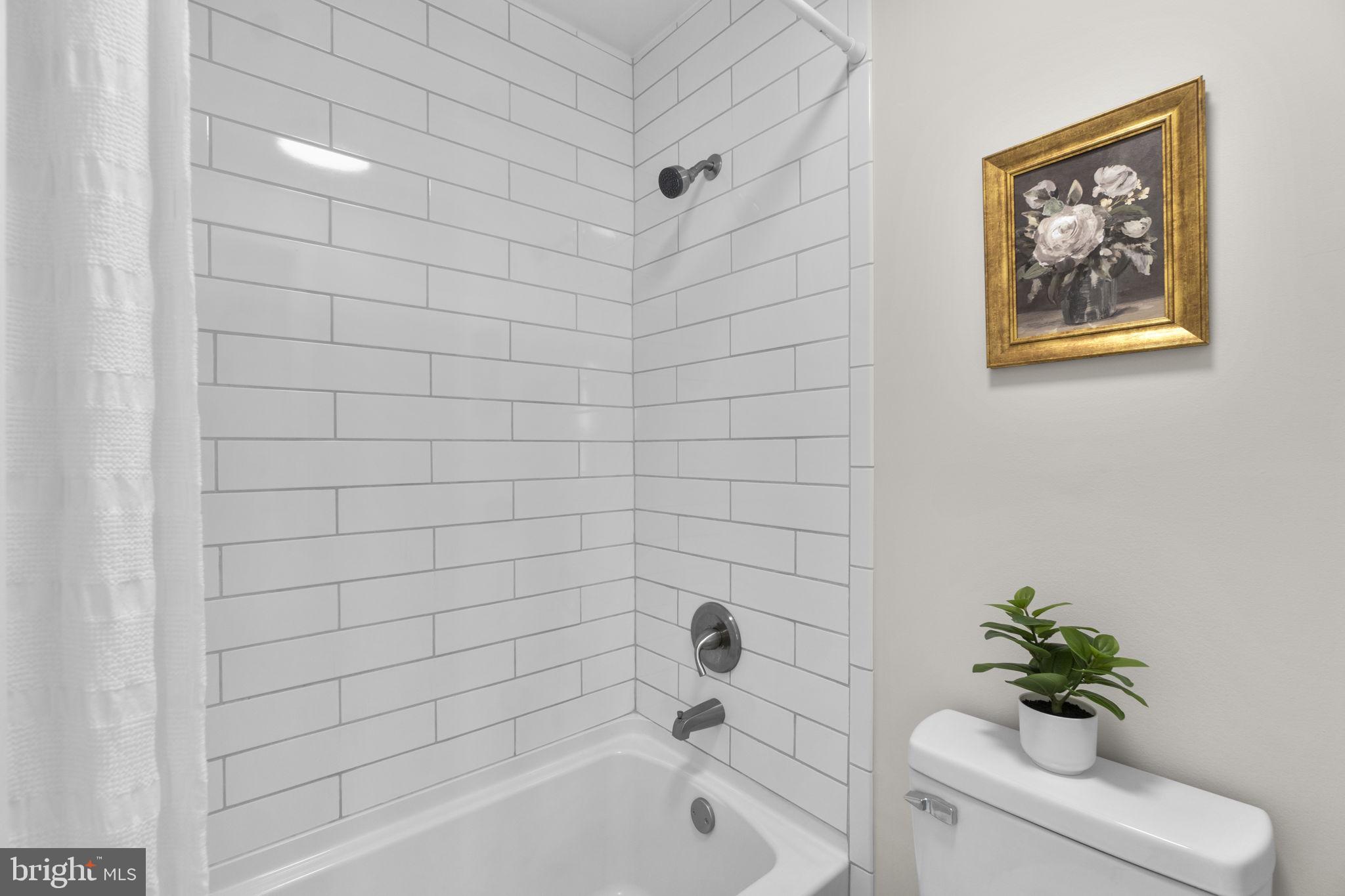 8585 Falls Run Road, Unit D Ellicott City, MD 21043 - Photo 24 of 30 Primary Bath