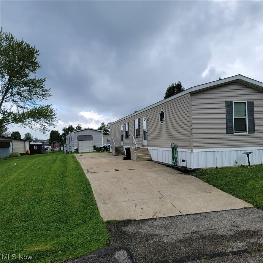 10900 Leader Road Chardon, OH 44024 - Photo 2 of 22 Gallery Image 2