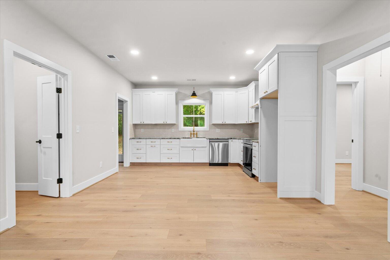 407 Dawnville Road Dalton, GA 30721 - Photo 11 of 51 16-16