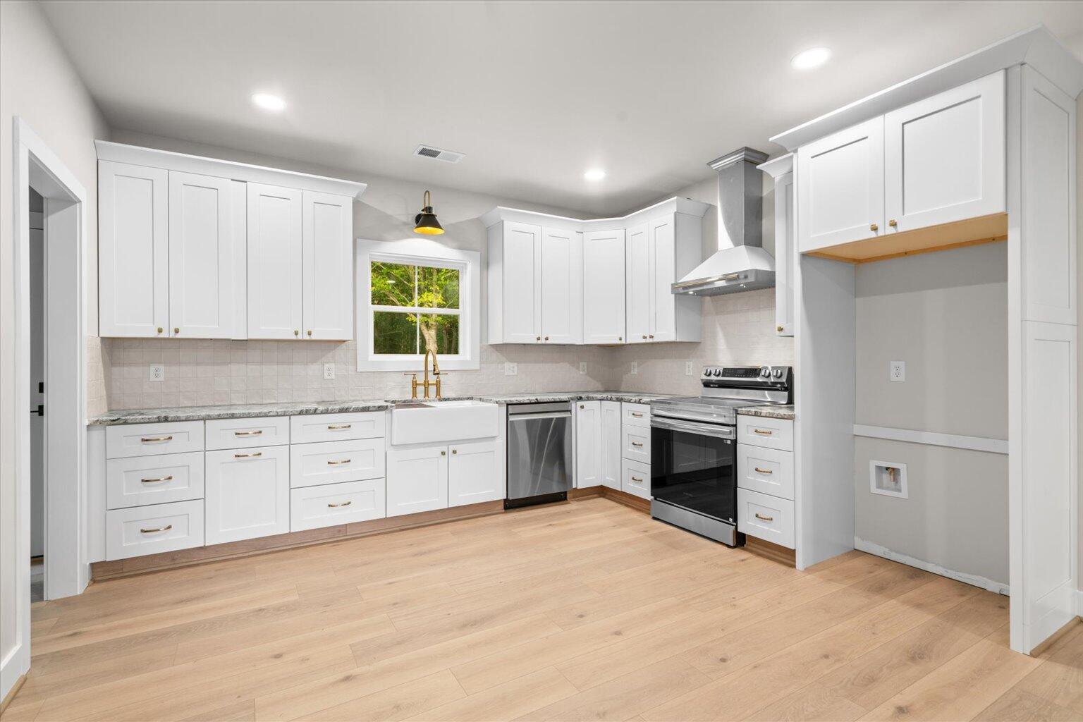 407 Dawnville Road Dalton, GA 30721 - Photo 12 of 51 17-17