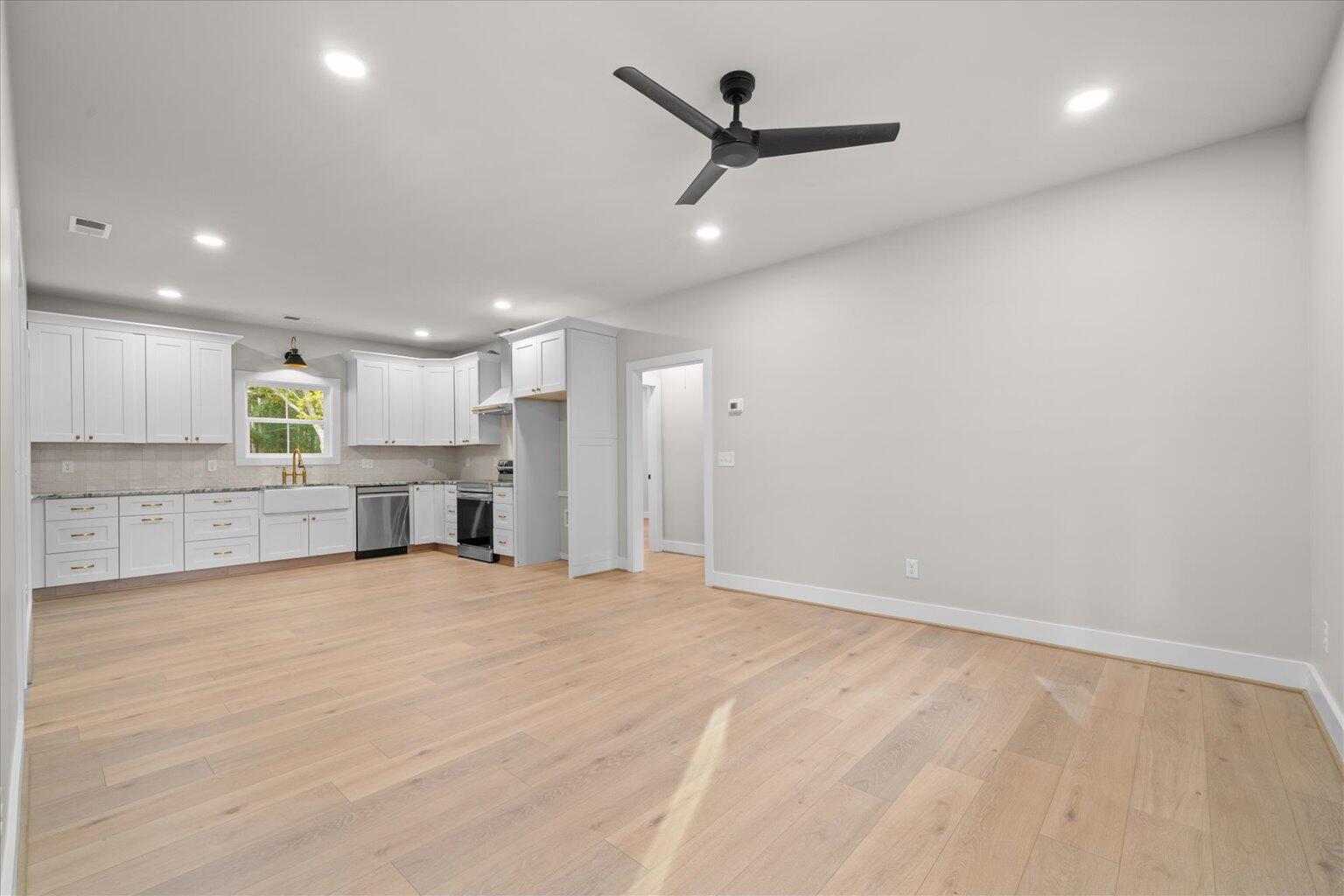 407 Dawnville Road Dalton, GA 30721 - Photo 9 of 51 14-14