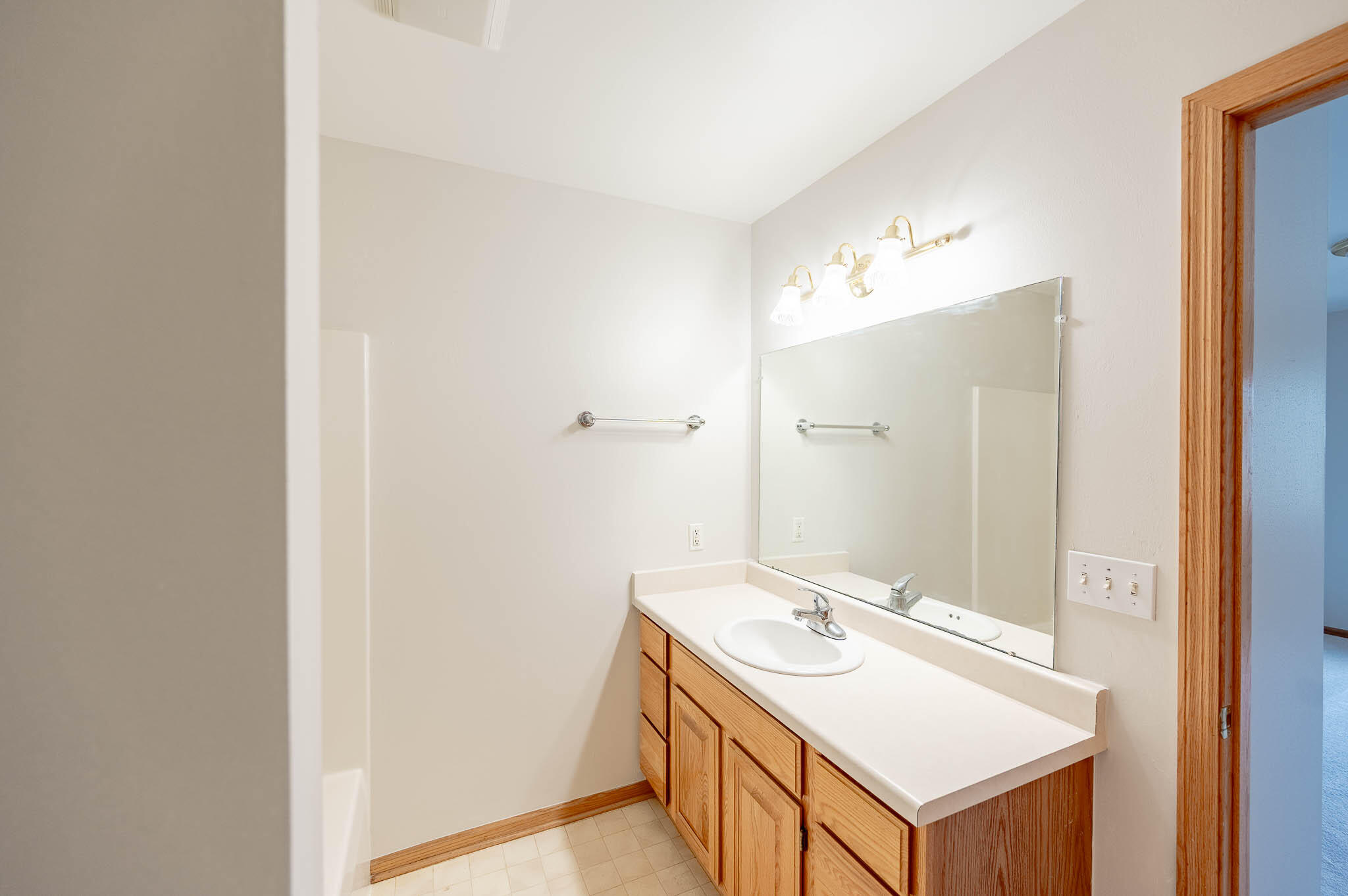 2255 Circle Ridge Road, Unit E Delafield, WI 53018 - Photo 15 of 19 Circle Ridge - 027