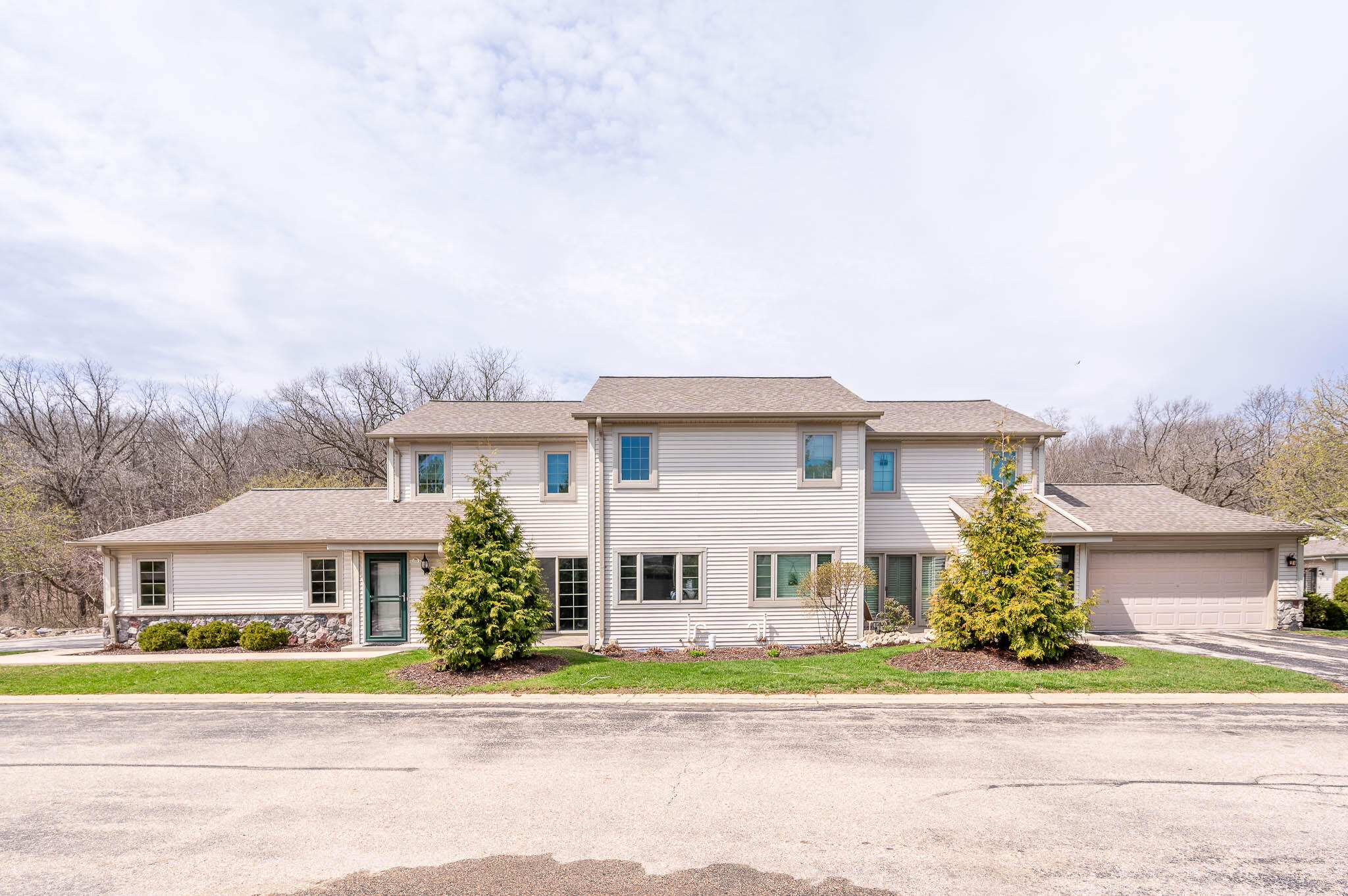 2255 Circle Ridge Road, Unit E Delafield, WI 53018 - Photo 18 of 19 Circle Ridge - 016
