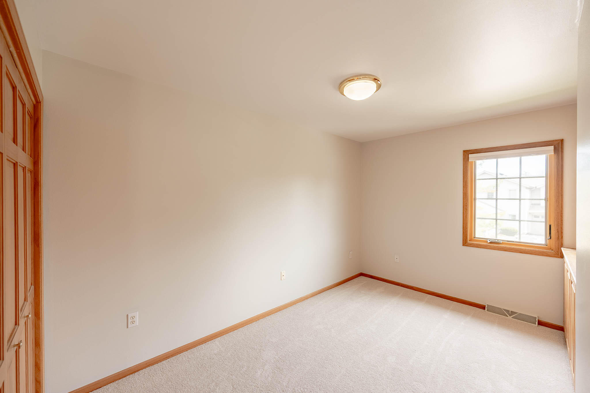 2255 Circle Ridge Road, Unit E Delafield, WI 53018 - Photo 9 of 19 Circle Ridge - 028