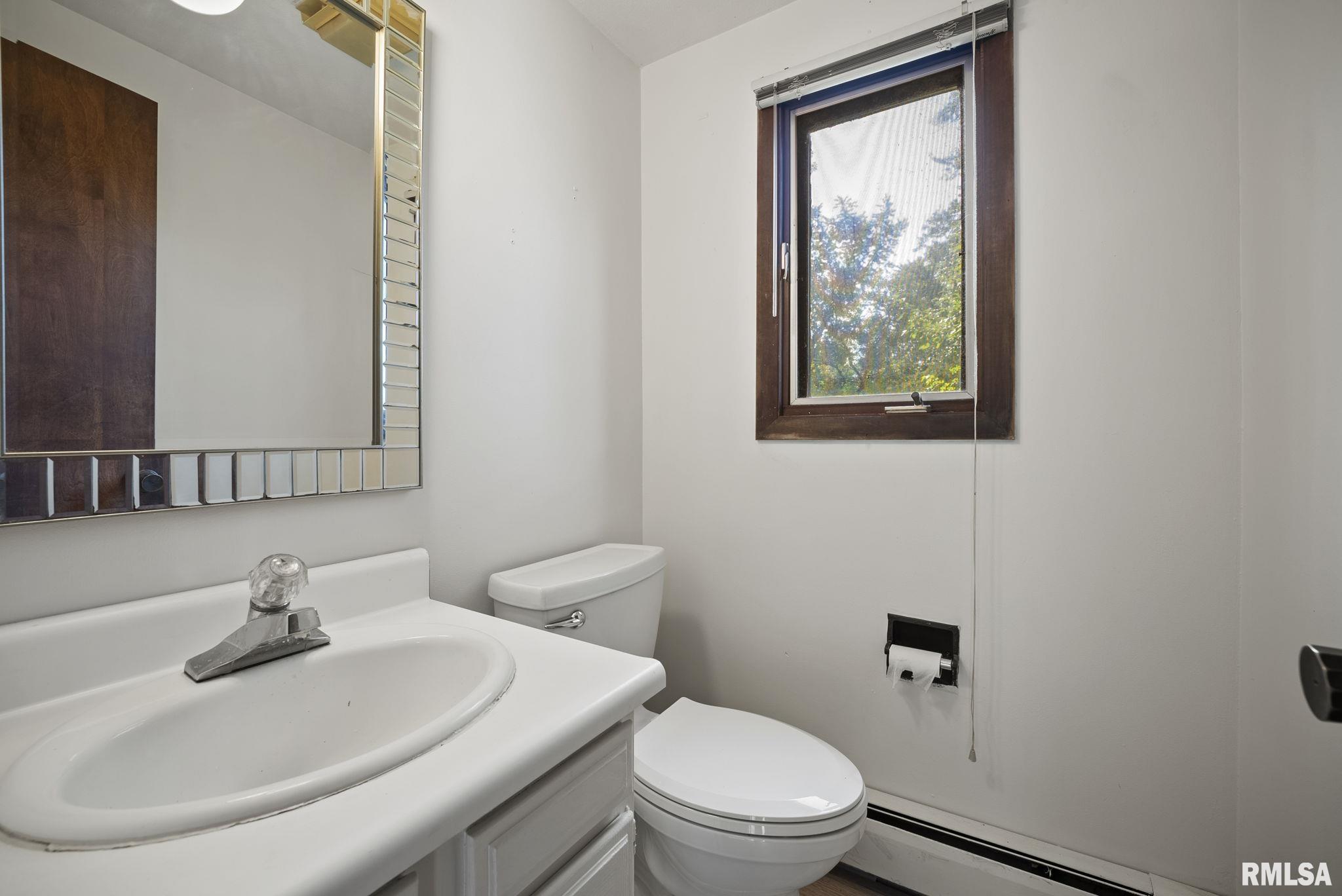 4724 27th Avenue Moline, IL 61265 - Photo 11 of 24