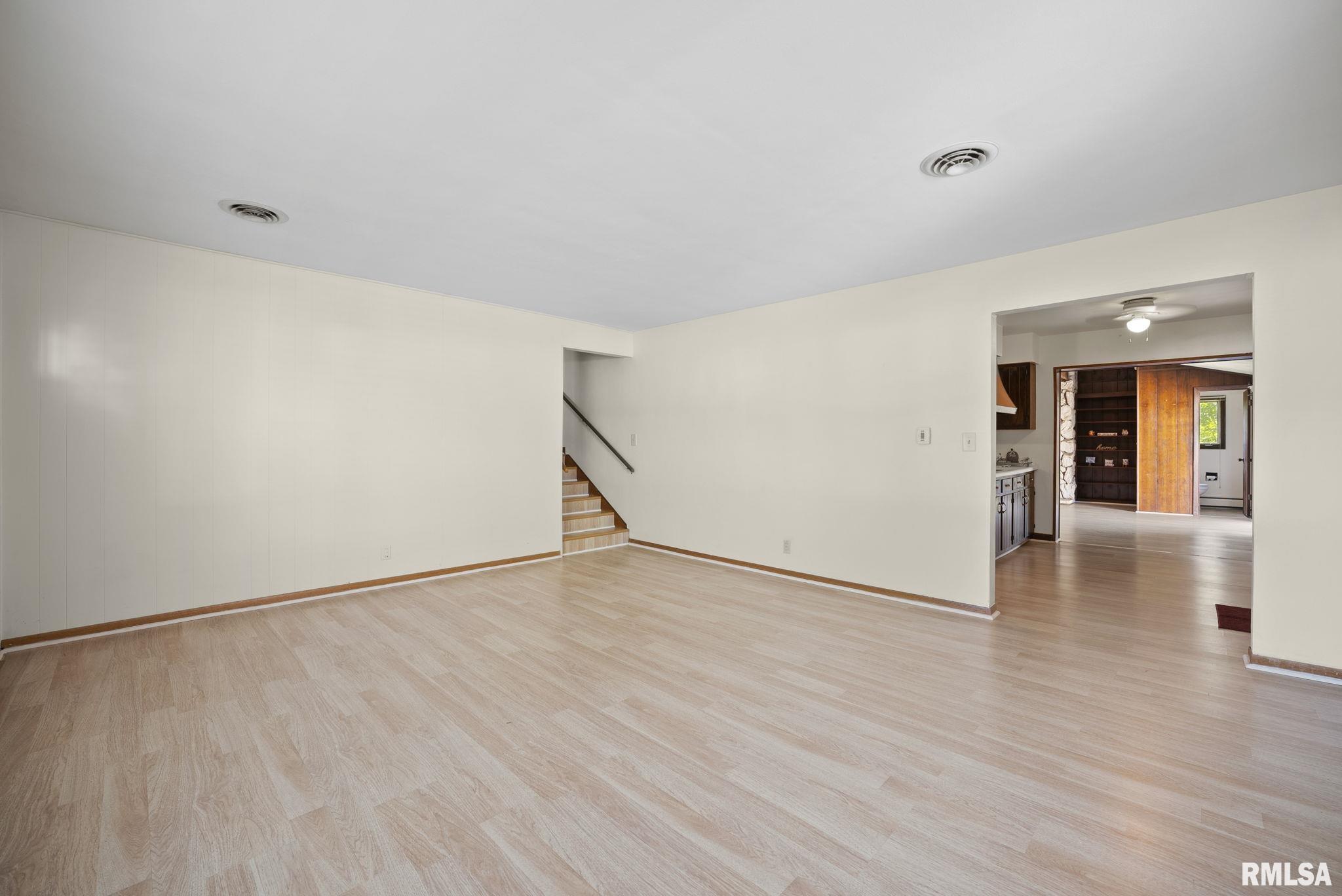 4724 27th Avenue Moline, IL 61265 - Photo 12 of 24