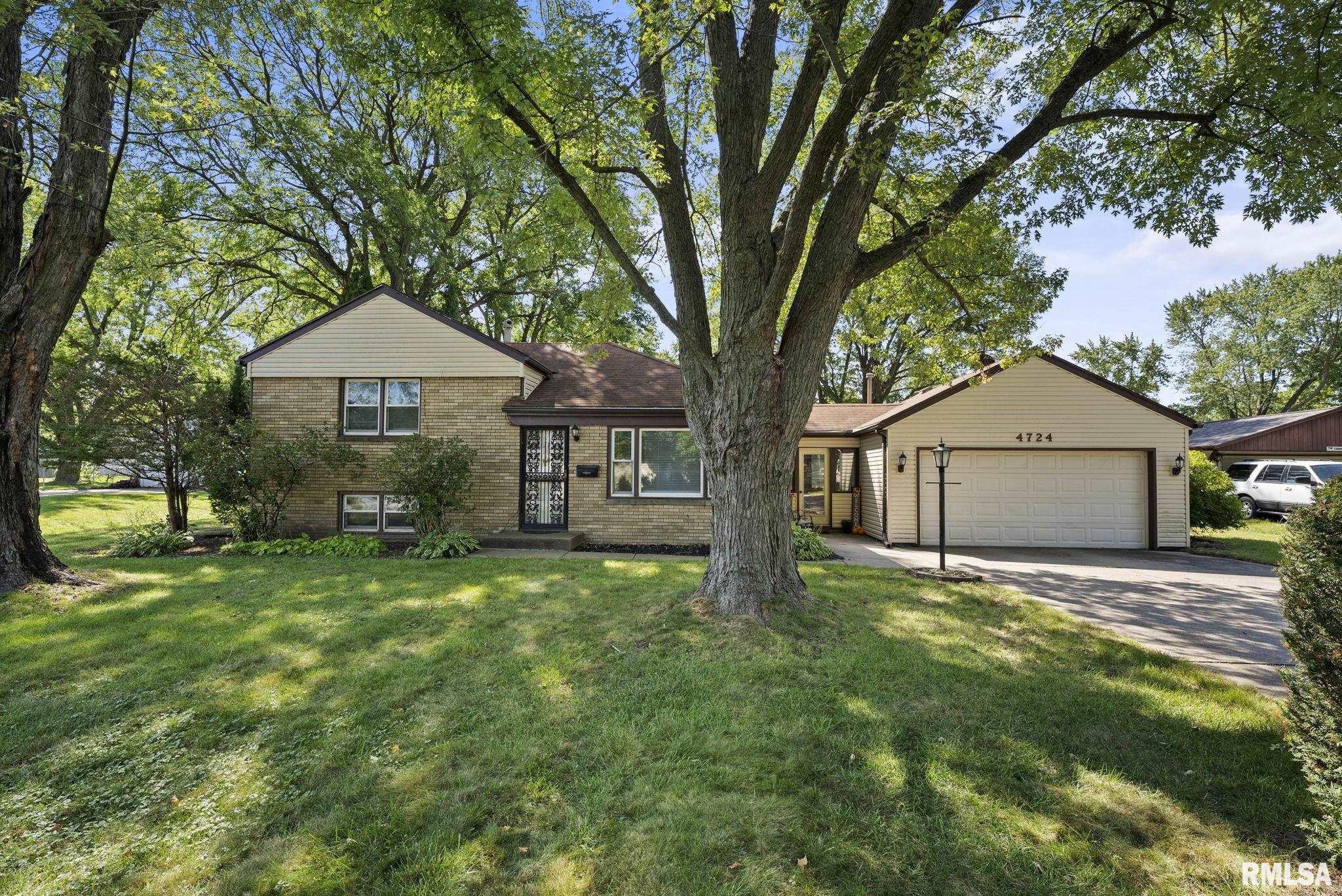 4724 27th Avenue Moline, IL 61265 - Photo 2 of 24