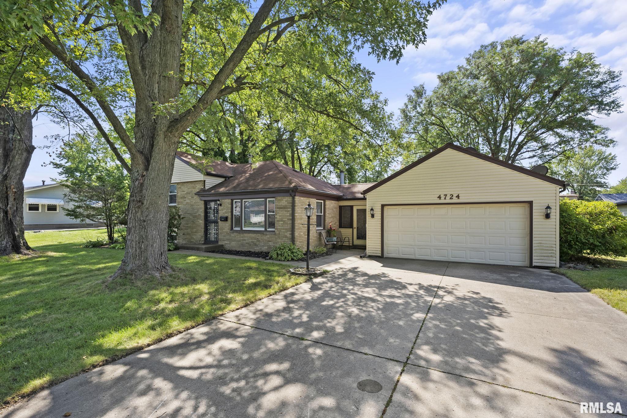 4724 27th Avenue Moline, IL 61265 - Photo 3 of 24