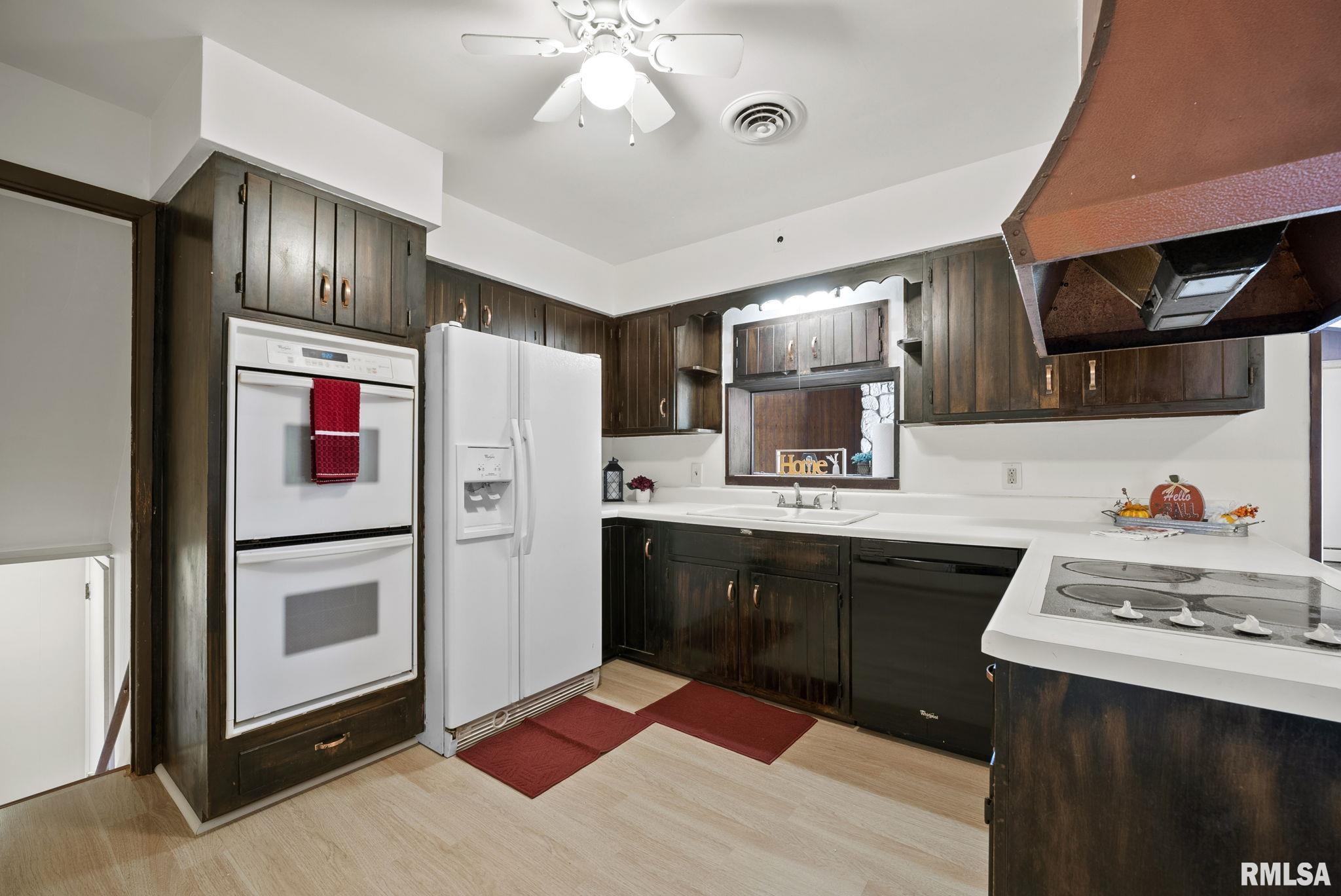 4724 27th Avenue Moline, IL 61265 - Photo 4 of 24