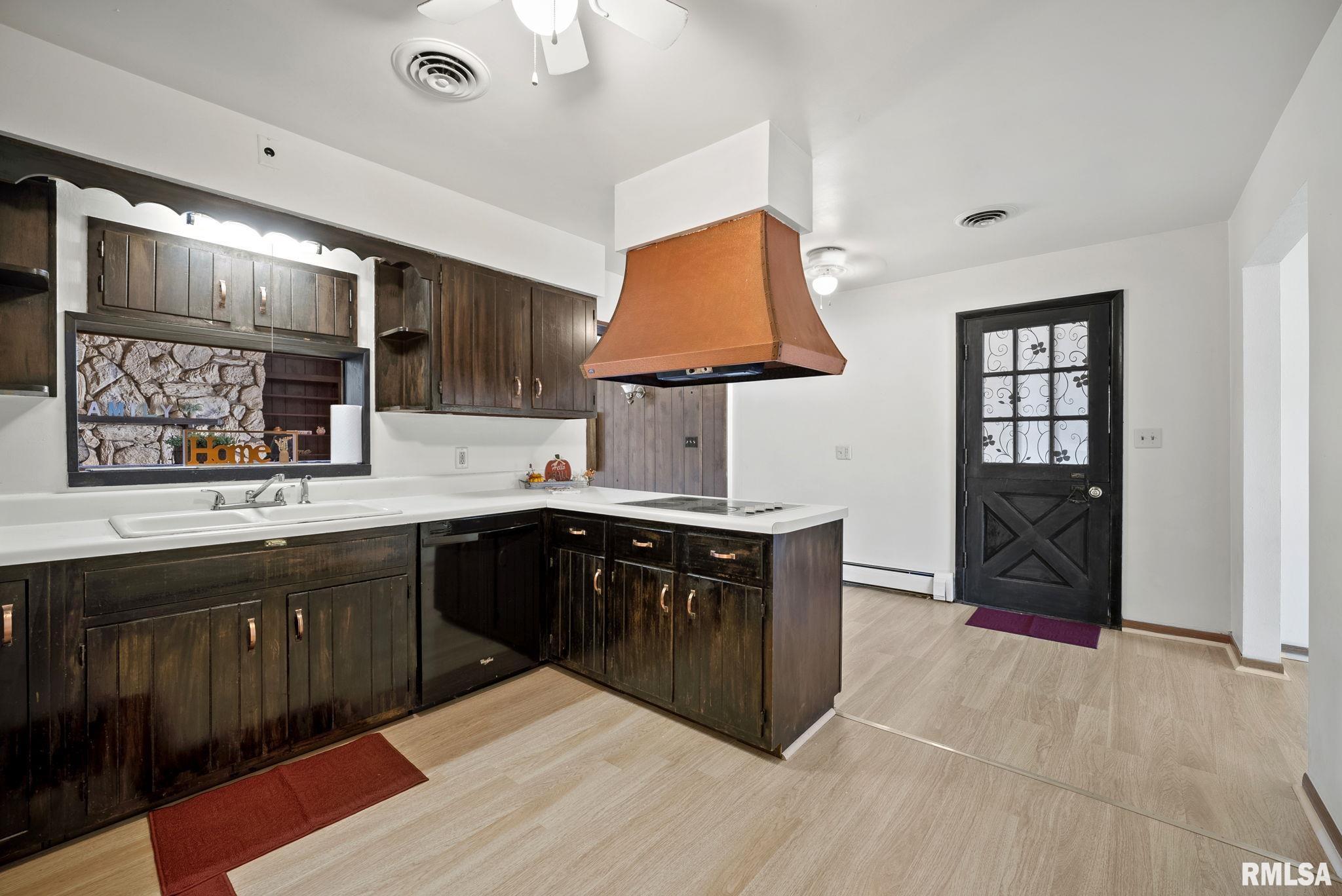 4724 27th Avenue Moline, IL 61265 - Photo 5 of 24