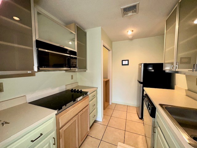 140 High Street, Unit 201 Westerly, RI 02891 - Photo 8 of 19 Kitchen