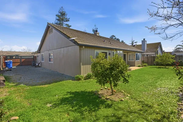 a view of a back yard of the house