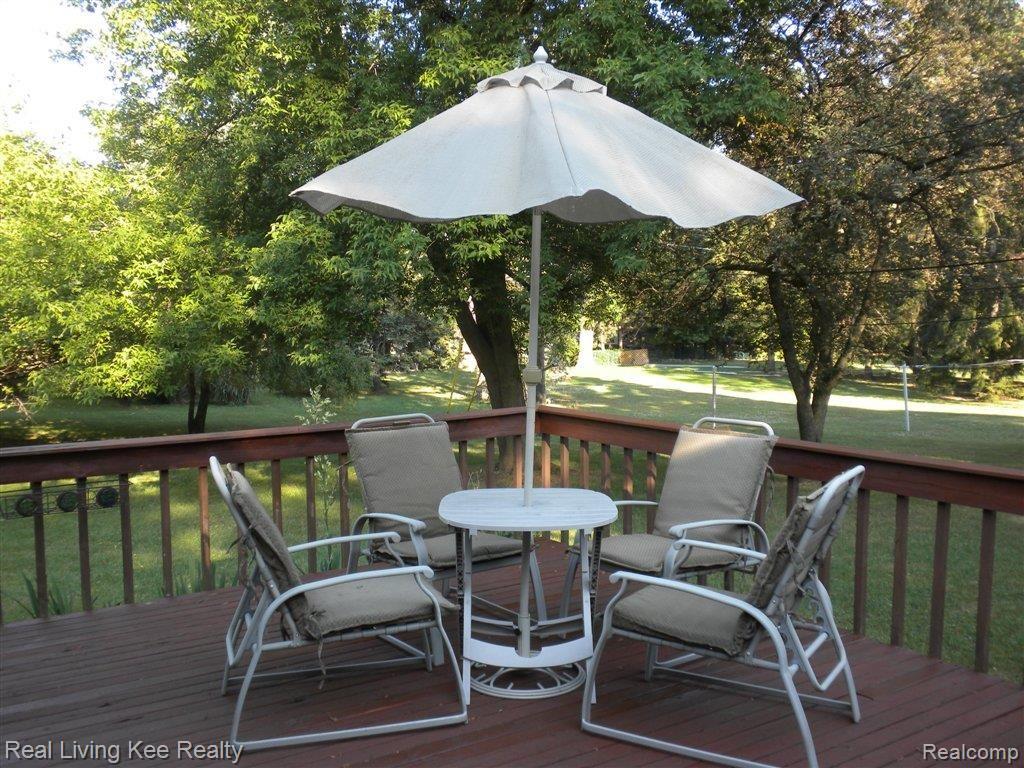 56 Texas Avenue Rochester, MI 48309 - Photo 21 of 24 Backyard Deck