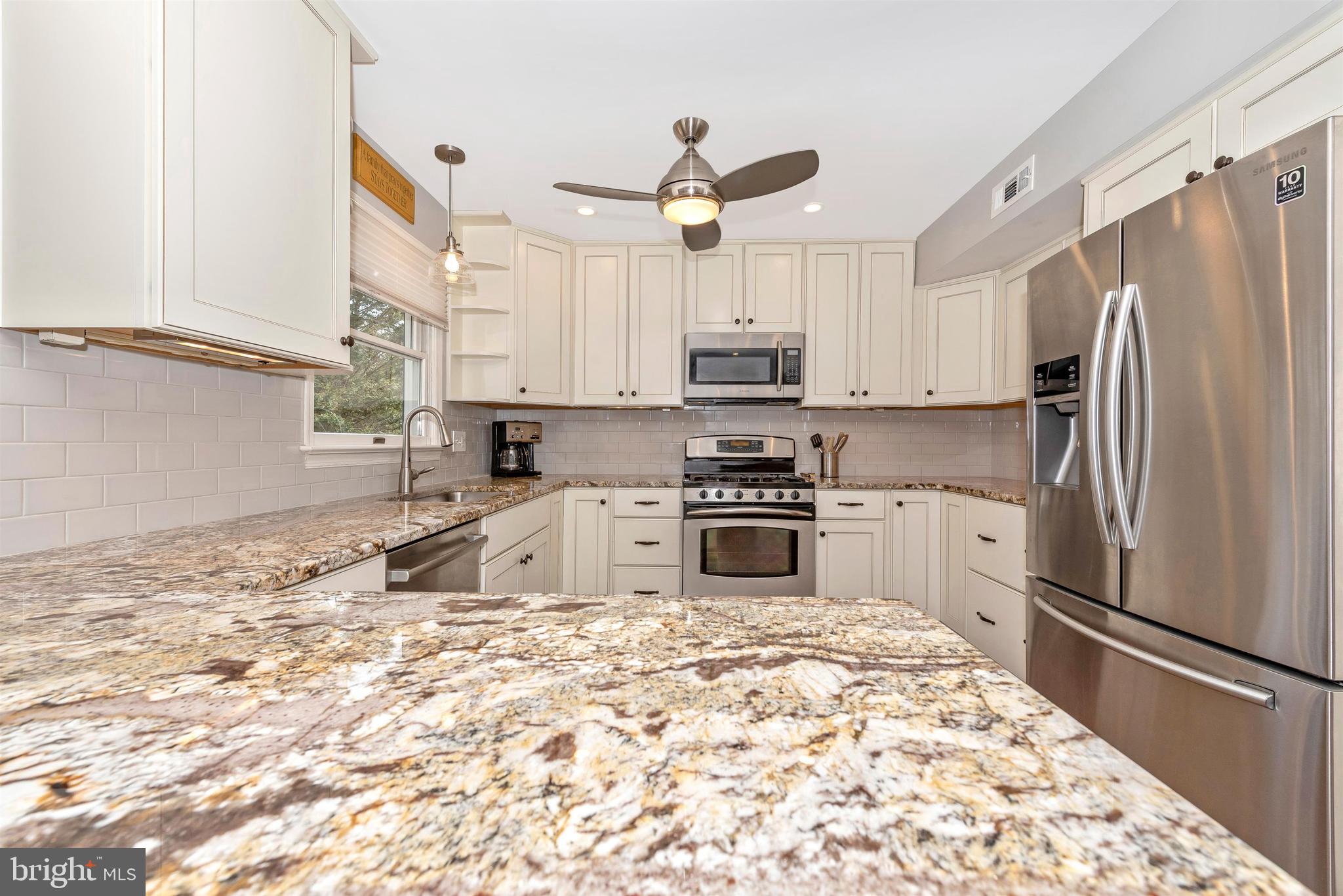 8117 Laurel Ridge Road Frederick, MD 21702 - Photo 22 of 61 Stunning granite countertops