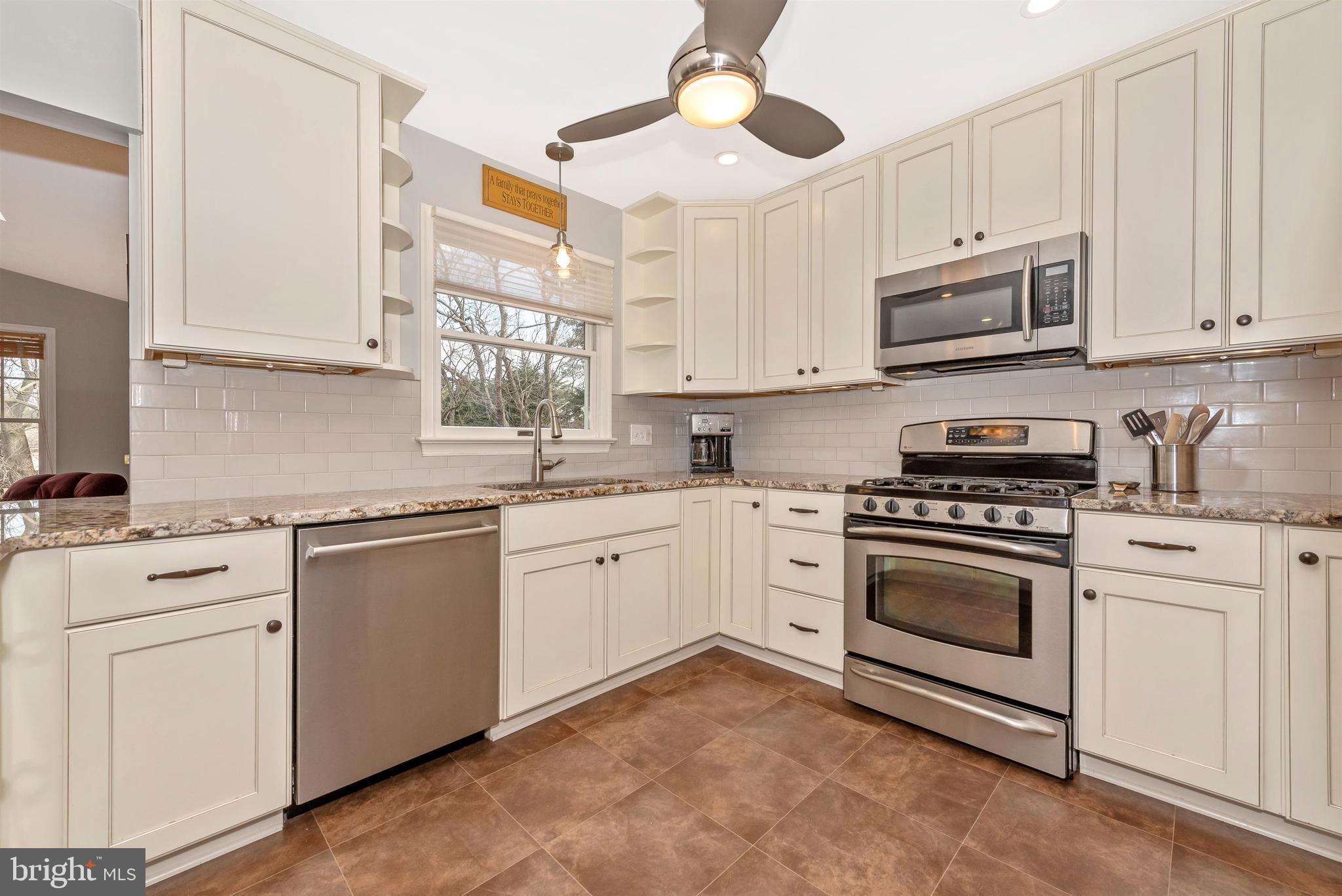 8117 Laurel Ridge Road Frederick, MD 21702 - Photo 24 of 61 Light and Bright!