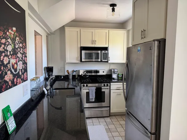 $2,400 | 283 South Union Street, Burlington, VT 05401