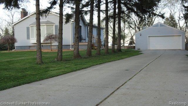2845 Hickory Lawn Road Rochester, MI 48307 - Photo 3 of 16 Front with trees.JPG