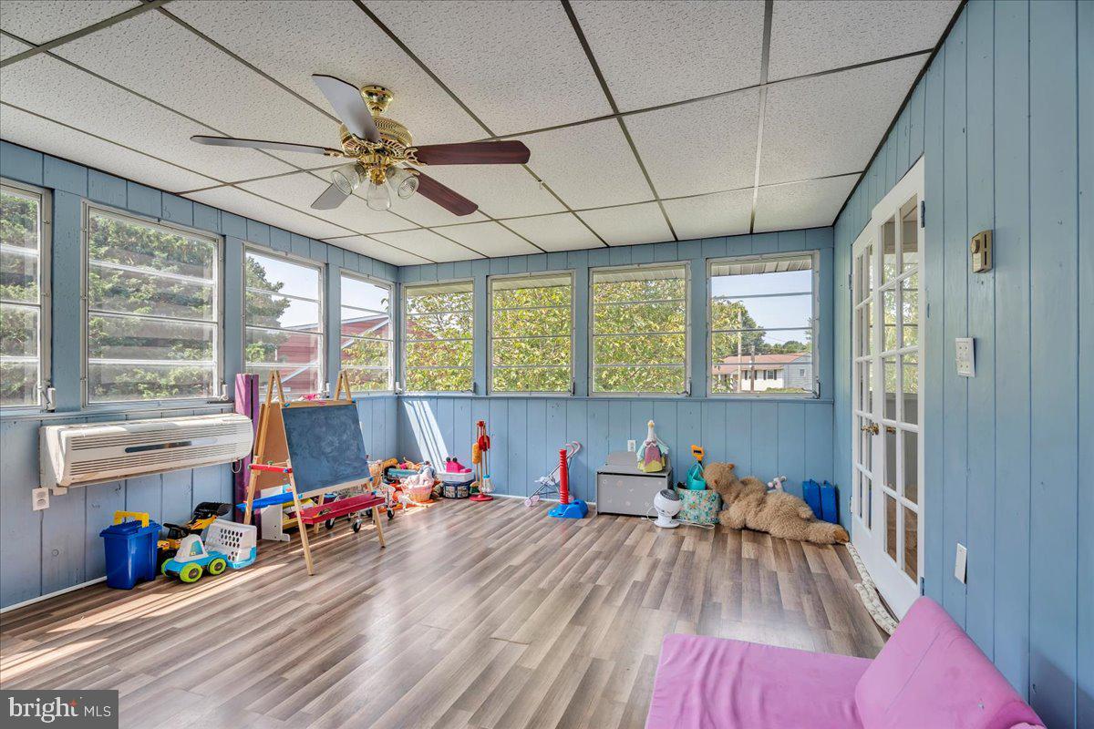 1 Old Forge Road Pennsville, NJ 08070 - Photo 13 of 35 Sunroom with neighborhood view