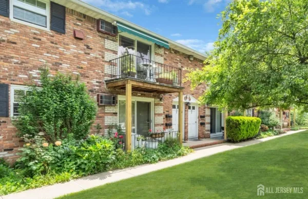 $2,400 | 320 South Street, Morristown, NJ 07960