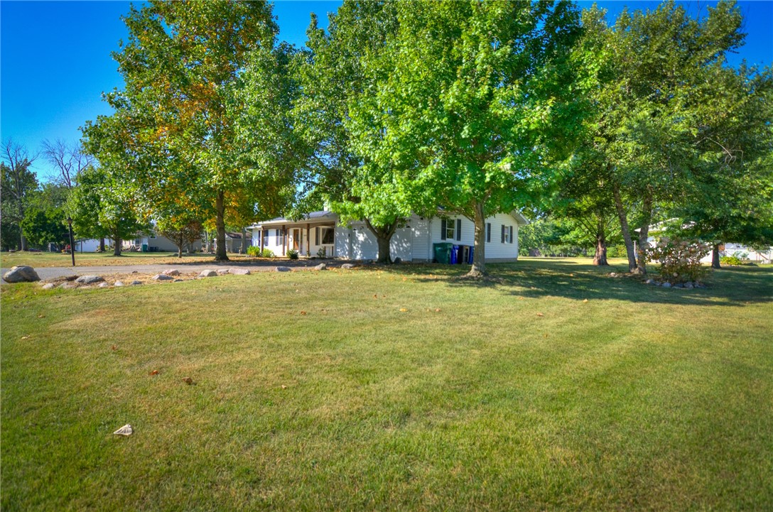 1867 South Westgate Drive Decatur, IL 62521 - Photo 5 of 36