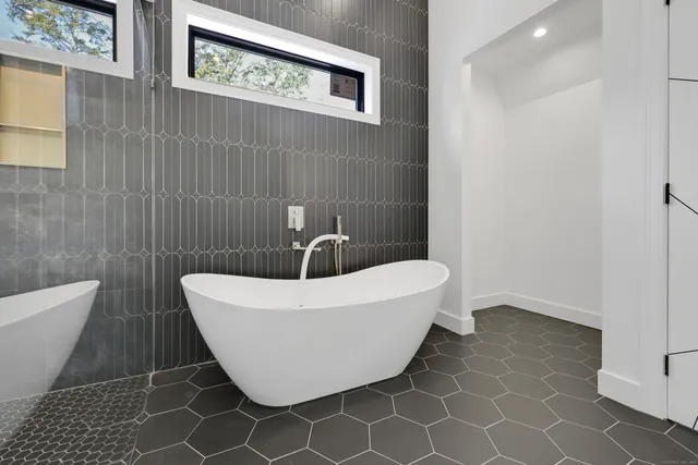 $1,999,999 | 3 Cobtail Way, Simsbury, CT 06070