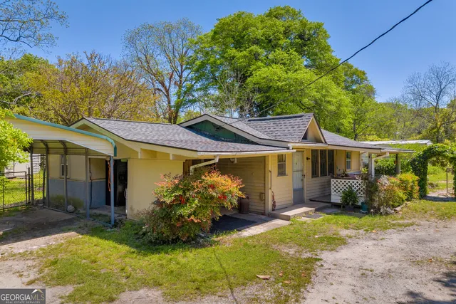 a view of a flower in a garden