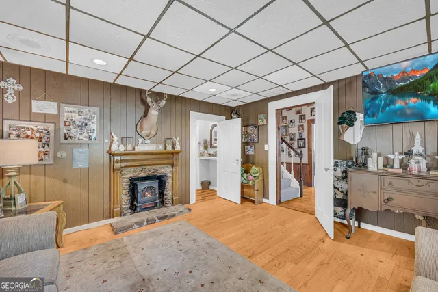 a view of an empty room with window and a ceiling fan