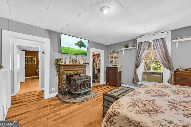 a view of a yard with a tree