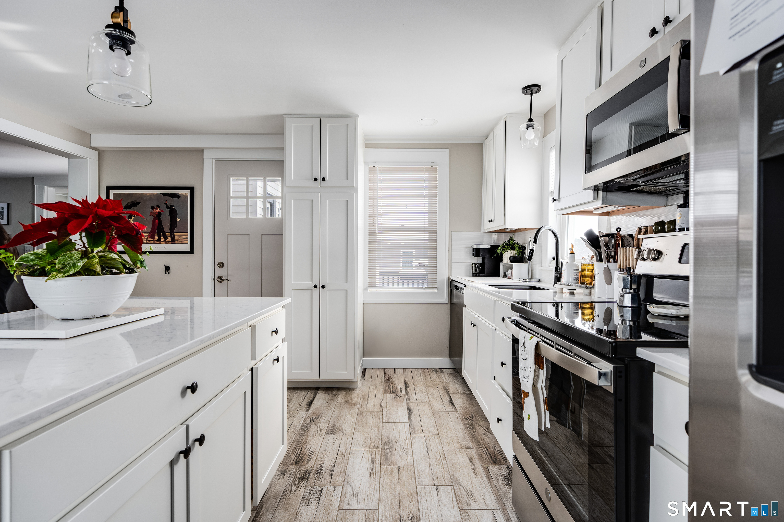 735 Matthews Street Bristol, CT 06010 - Photo 11 of 36 Kitchen