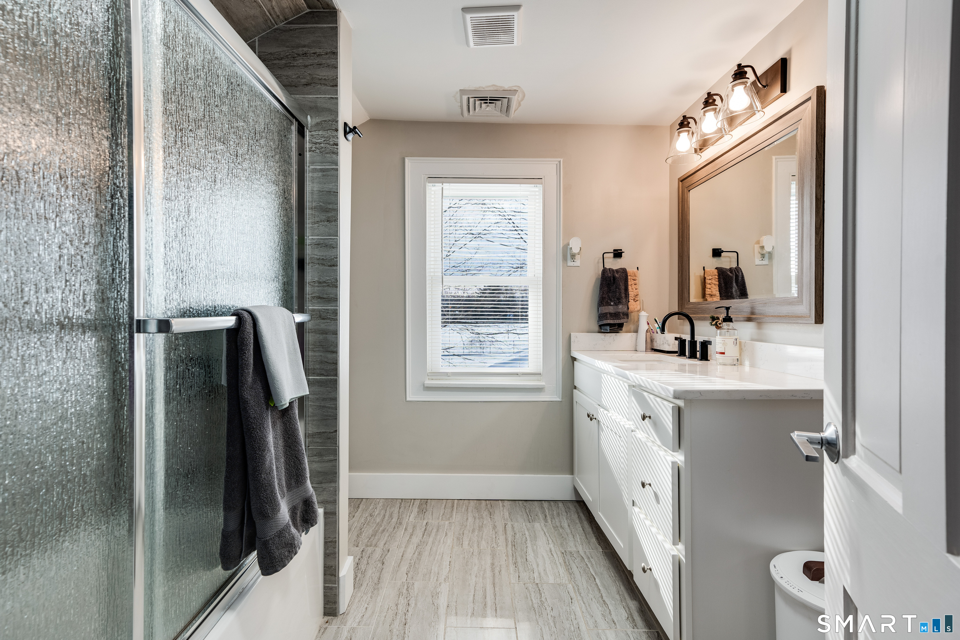 735 Matthews Street Bristol, CT 06010 - Photo 24 of 36 Full bathroom