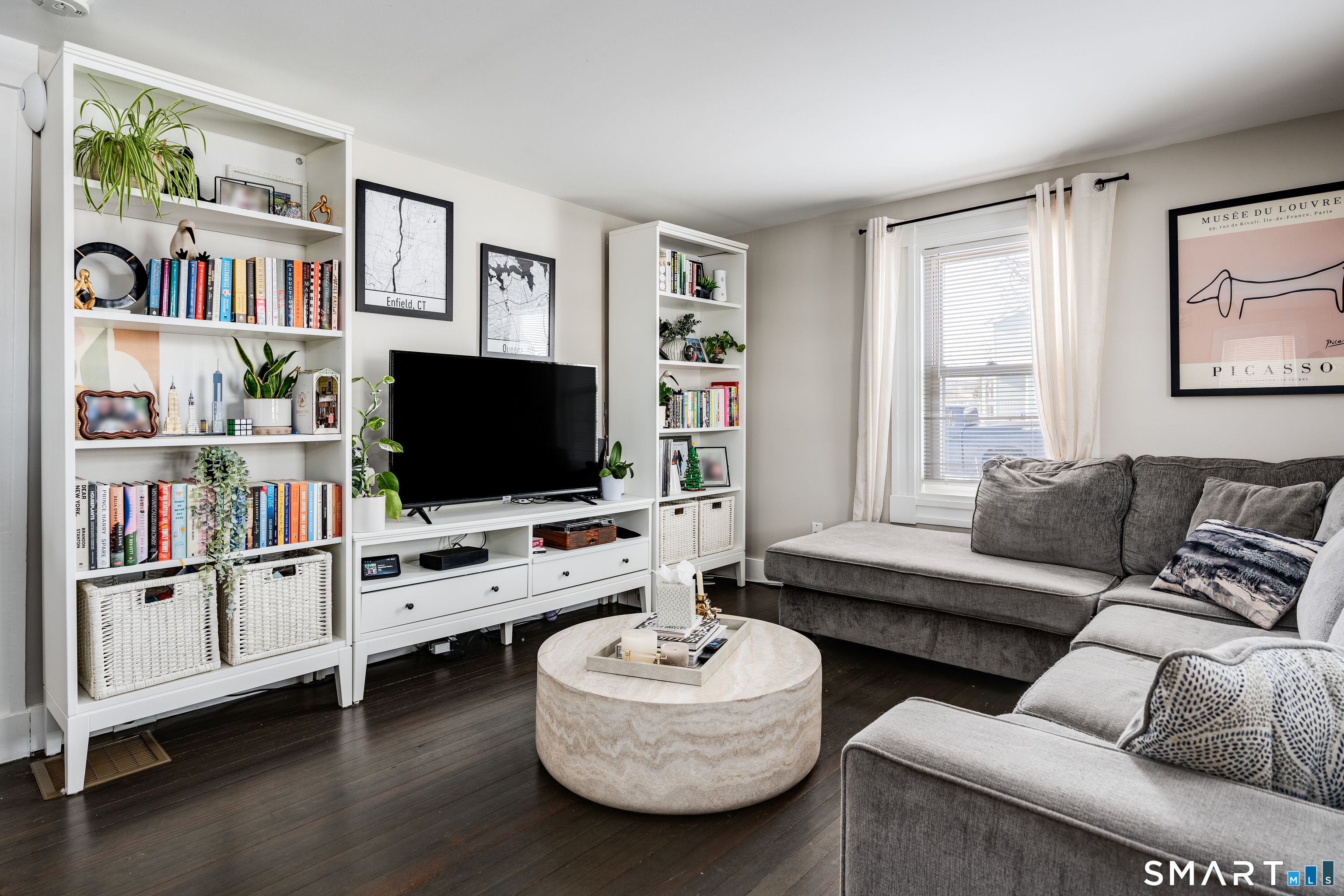 735 Matthews Street Bristol, CT 06010 - Photo 4 of 36 Living room