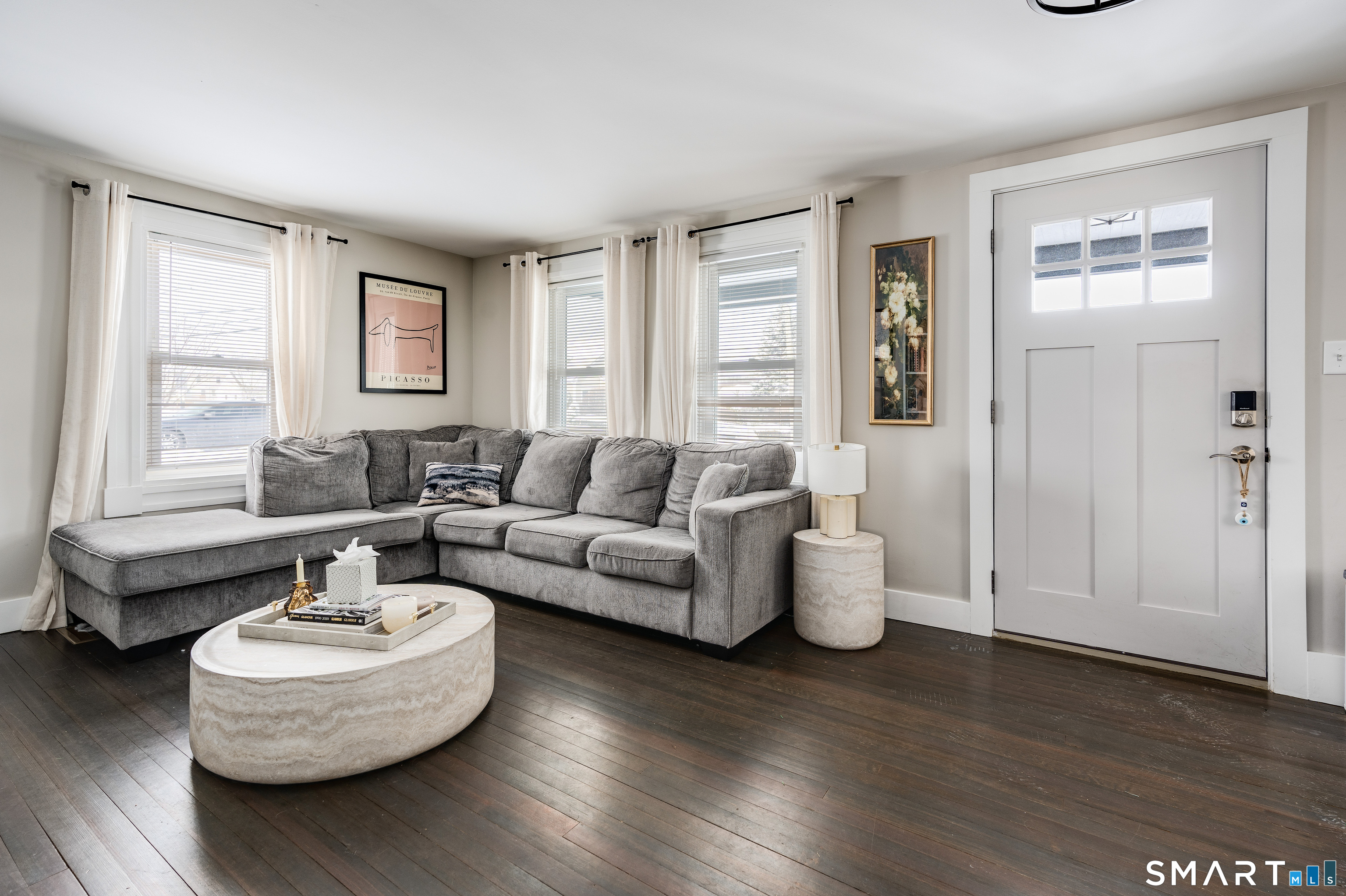 735 Matthews Street Bristol, CT 06010 - Photo 6 of 36 Living room