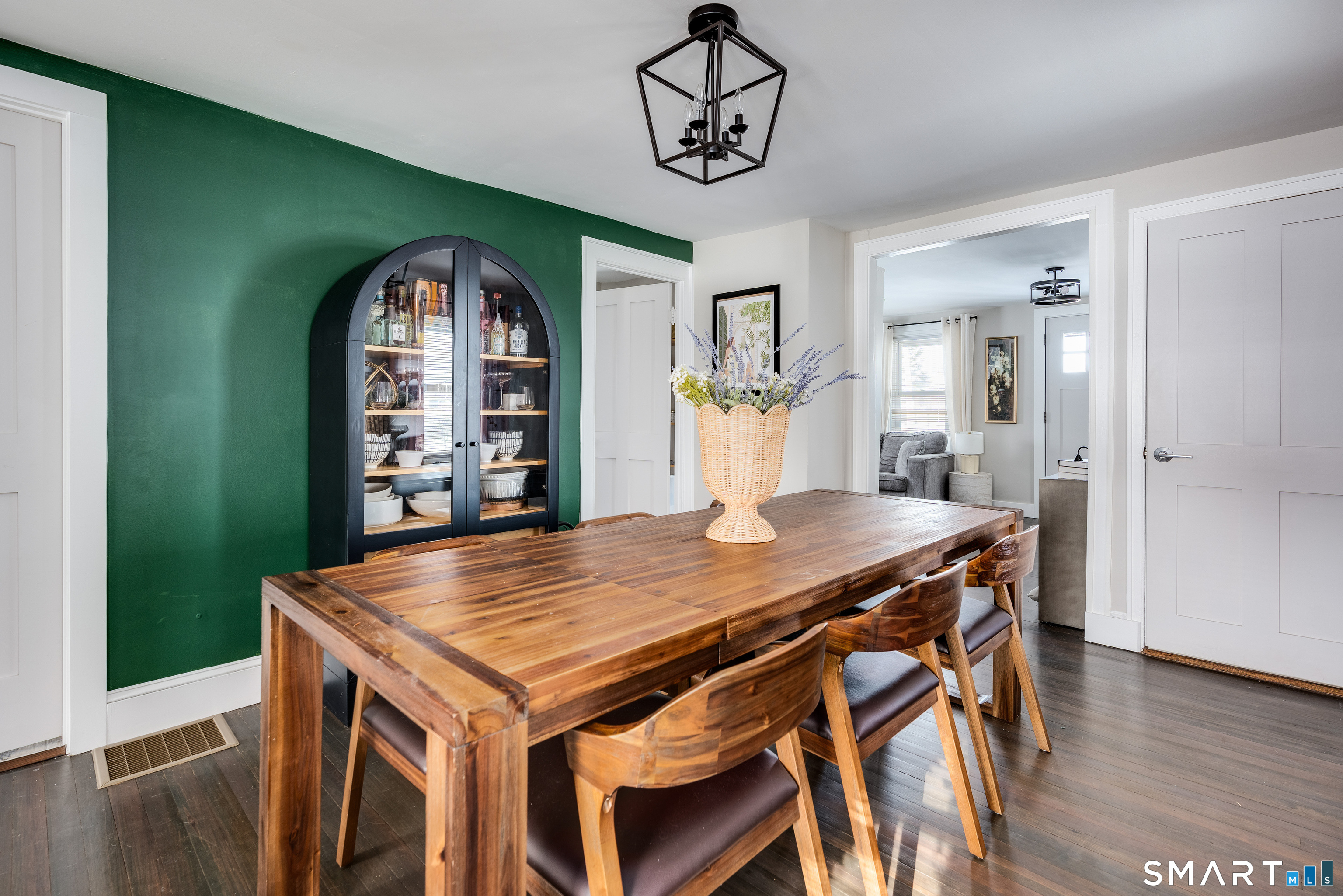 735 Matthews Street Bristol, CT 06010 - Photo 8 of 36 Dining room