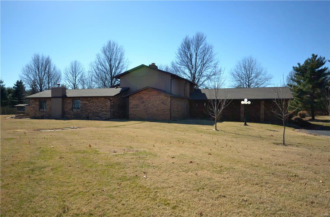 6114 Town Hall Road Belleville, IL 62223 - Photo 1 of 72 Gallery Image 1