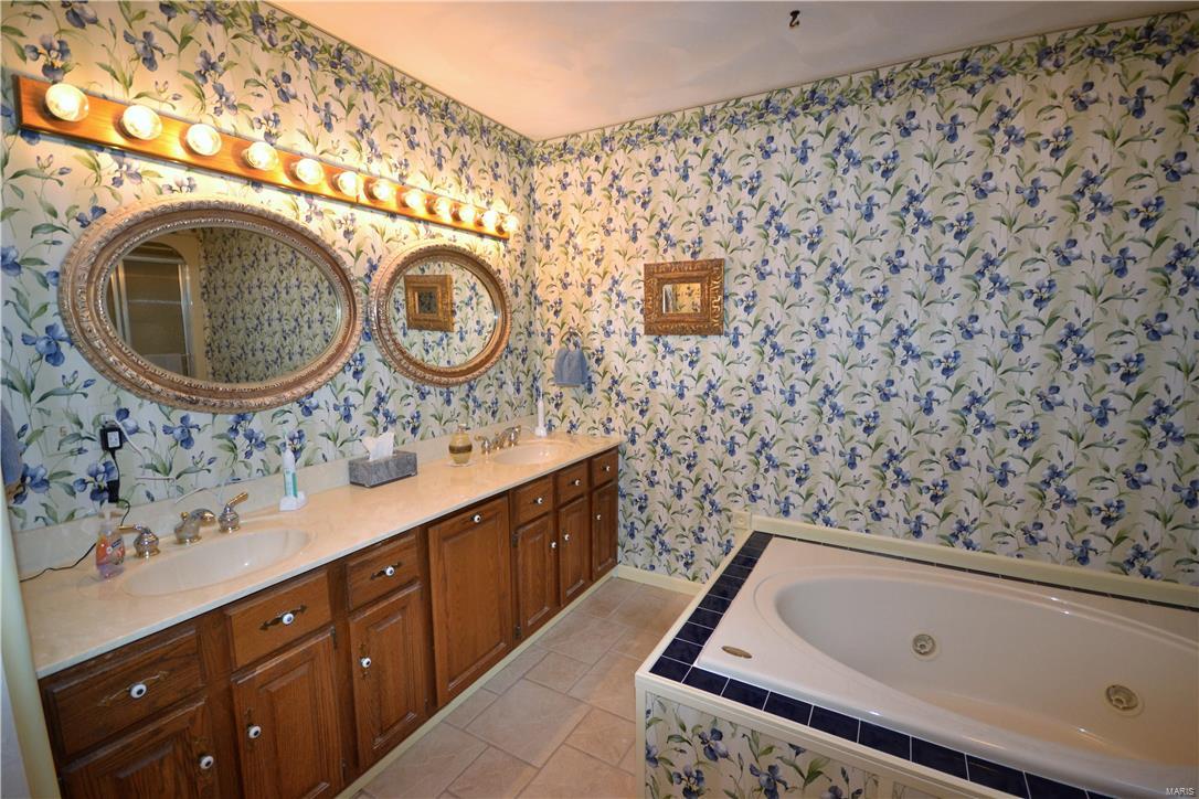 6114 Town Hall Road Belleville, IL 62223 - Photo 37 of 72 Gallery Image 37
