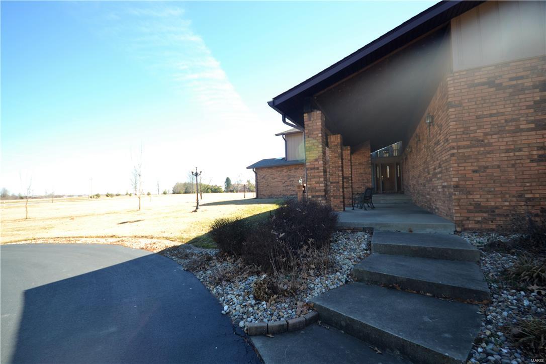 6114 Town Hall Road Belleville, IL 62223 - Photo 6 of 72 Gallery Image 6