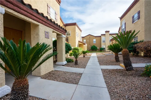 $1,425 | 2801 North Rainbow Boulevard, Unit 144, Las Vegas, NV 89108